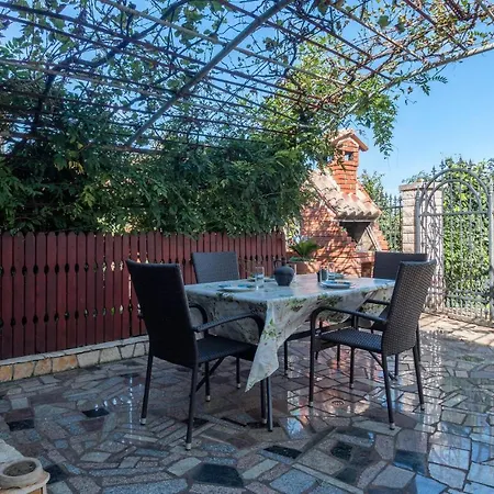Appartamento Nice In W/ 2 Bedrooms