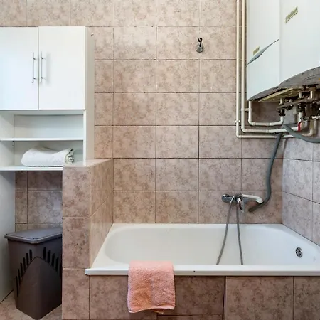 Nice In W/ 2 Bedrooms *