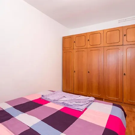 Nice In W/ 2 Bedrooms